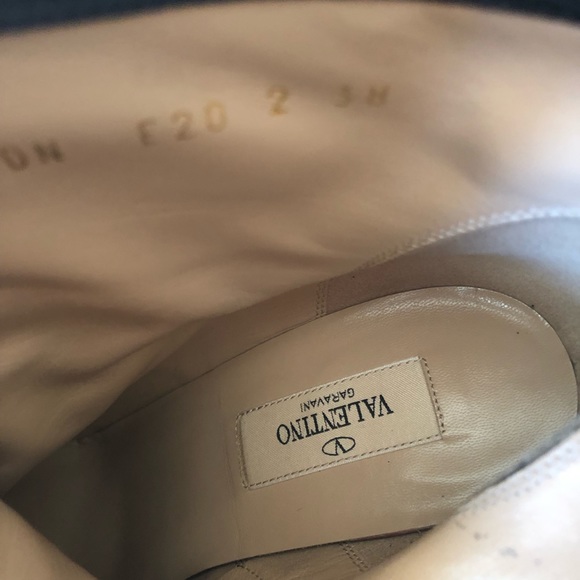 Auth Valentino Garavani Bow-trim Leather Ankle Boot, Black leather booties - Picture 13 of 17